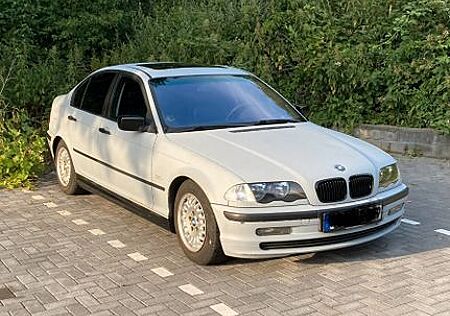 BMW 318i -