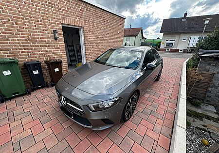 Mercedes-Benz A 200 , Widescreen, LED-Lichtpaket, Teilleder
