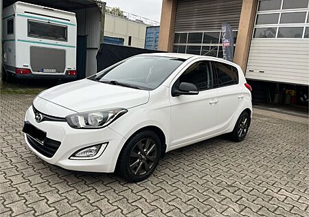 Hyundai i20 1.2 PDC Tüv 06/26 gute Ausstattung