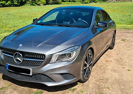 Mercedes-Benz CLA 180 Coupe/Night-Paket/Panorama/Bi-Xenon/Navi/Sport