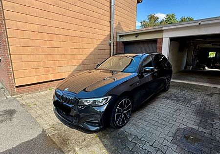 BMW 320d xDrive Touring M Sport Panorama gepflegt