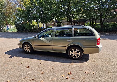 Skoda Octavia 1