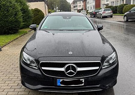 Mercedes-Benz E 200 Coupe.