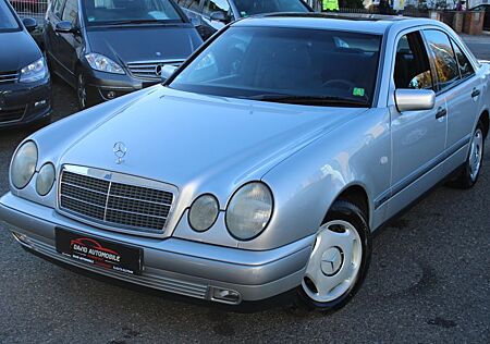 Mercedes-Benz E 200 CLASSIC *TÜV 09-2025/SCHIEBEDACH/GEPFLEGT*