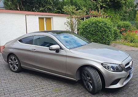 Mercedes-Benz E 200 Autom. -