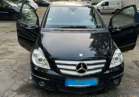 Mercedes-Benz B 200 -