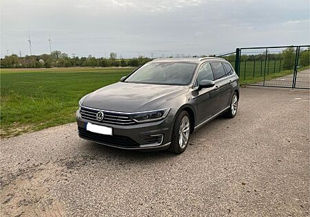 VW Passat Variant Volkswagen 1.4 TSI DSG GTE Variant Vollausst