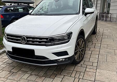 VW Tiguan Volkswagen 2.0 TSI 132kW DSG 4MOTION Highline Hi...