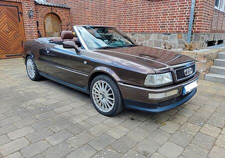 Audi Cabriolet 2.6 -Sonderlackierung Sambabraun/ Lede