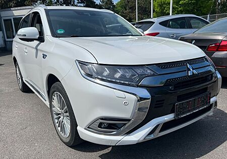Mitsubishi Outlander 2.4 PHEV PLUG-IN HYBRID 4WD 1.Hand