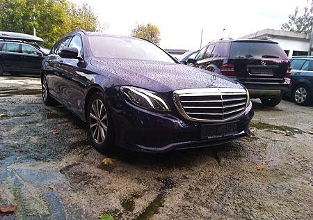 Mercedes-Benz E 220 E 220AVANGART AUTOMA LEDER NAVI