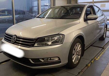 VW Passat Volkswagen Lim. Trend.*PDC*2-Zonen-Klima