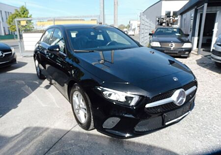 Mercedes-Benz A 200 FACELIFT LED NAVI SPUR PARK