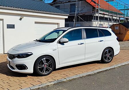 Fiat Tipo 1.6 MultiJet Lounge, Leder Automatik, AHK