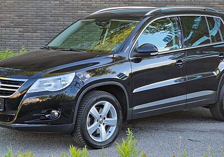 VW Tiguan Volkswagen *4x4*AHK*SHZ*SCHECKHEFT*TEMPOMAT*PDC V+H