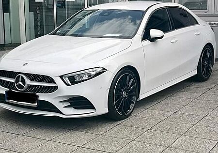 Mercedes-Benz A 250 AMG Limousine Neuwertig