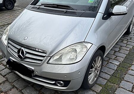 Mercedes-Benz A 180 ELEGANCE Autotronic ELEGANCE