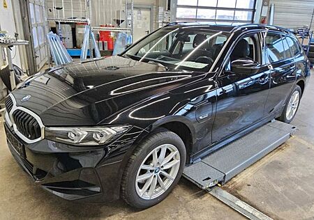 BMW 320e TouringFacelift*Panorama*Shz*LED*Navi*