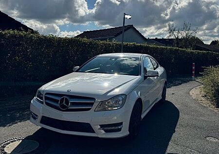 Mercedes-Benz C 180 BlueEFFICIENCY Coupé - AMG Line SCHECKHEFT