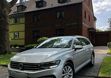 VW Passat Volkswagen 2.0 TDI DSG Facelift 1 Hand scheckheft