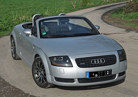 Audi TT Roadster 1.8T quattro 132 kW -