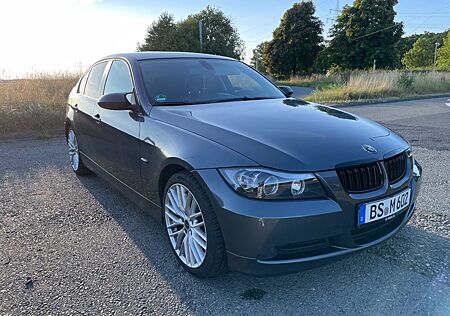 BMW 318i - Apple CarPlay - Angel eyes