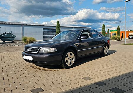 Audi A8 2.8 quattro tiptronic V6