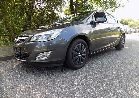 Opel Astra J Lim. 5-trg. Edition HU NEU