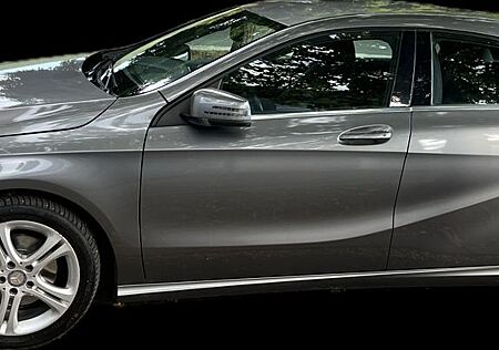 Mercedes-Benz A 180 BlueEFFICIENCY Urban Urban