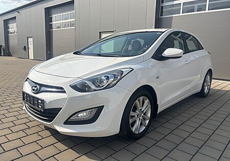 Hyundai i30 1,6 er/2.HAND/KLIMA/SHZ/MFL/GRA/NETTO: 5000€