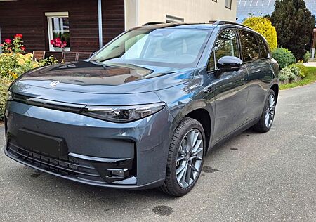 Leapmotor C10 Reev Design mit Anhängerkupplung