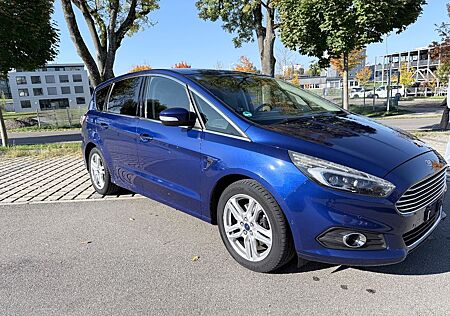 Ford S-Max 2,0 TDCi 132kW Titanium PowerShift Tit...