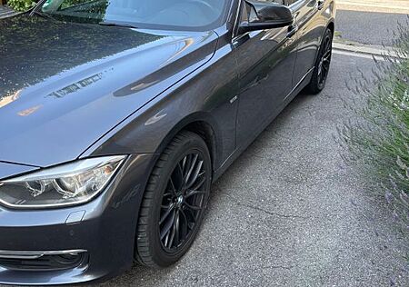 BMW 320i Touring Luxury Line Luxury Line