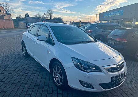 Opel Astra J Lim. 5-trg.