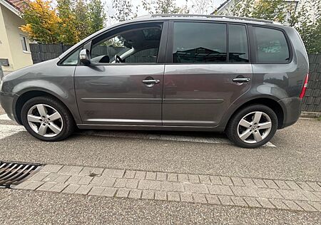 VW Touran Volkswagen Highline- guter Zustand