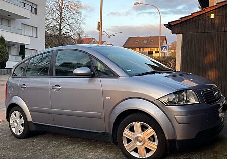 Audi A2 1.6 FSI TÜV AHK Zahnriemen Neu Insp. Neu