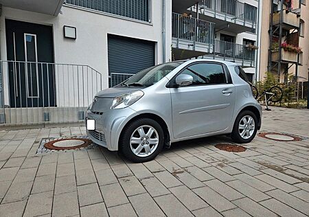 Toyota iQ + 1,0-l-VVT-i Automatik,TÜV neu, viele Extras