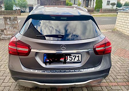 Mercedes-Benz GLA 180 -