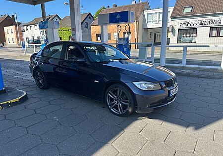 BMW 320i -