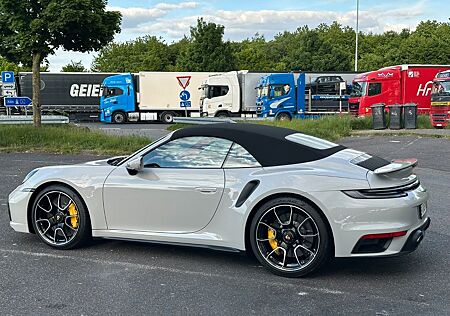 Porsche 992 Turbo S, Kreide auf Bordeaux, 1 Hand