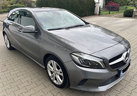 Mercedes-Benz 220 A220d Urban Comand LED/Panoramadach/ BJ 04/17