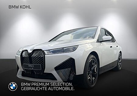 BMW iX 40 xDrive Sportpaket Panoramadach Harman Kard