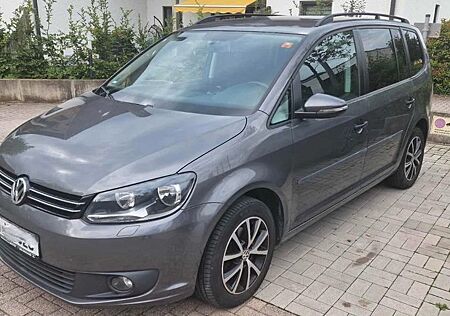 VW Touran Volkswagen 1.6 TDI BlueMotion Technolog...
