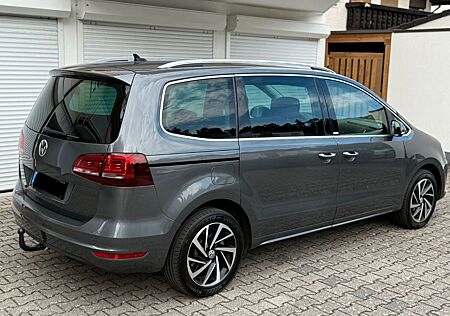 VW Sharan Volkswagen 2.0 TDI SCR DSG Connect AHK Pano 7Sitze