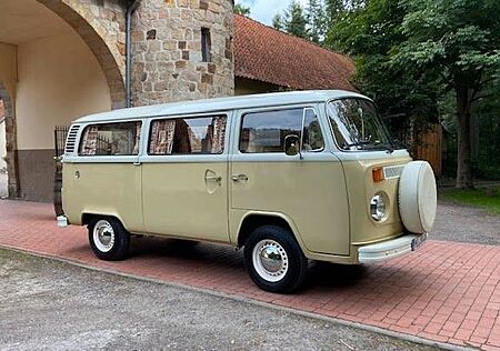 VW T2 Volkswagen Bus Camping Westfalia Berlin AHK, durchdacht