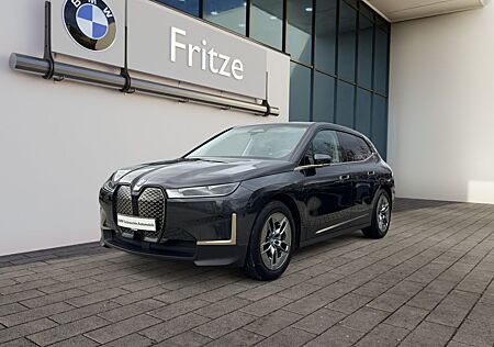 BMW iX xDrive40 LED + DrAss + ParkAssPlus + HUD