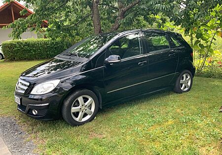 Mercedes-Benz B 200 -