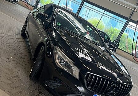 Mercedes-Benz CLA 180 Schwarz, AMG-Style