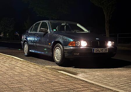 BMW 523i E39 Limousine oxfordgrün