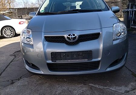 Toyota Auris 1.4 -